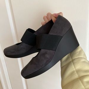 Ron White Grey Suede Wedge